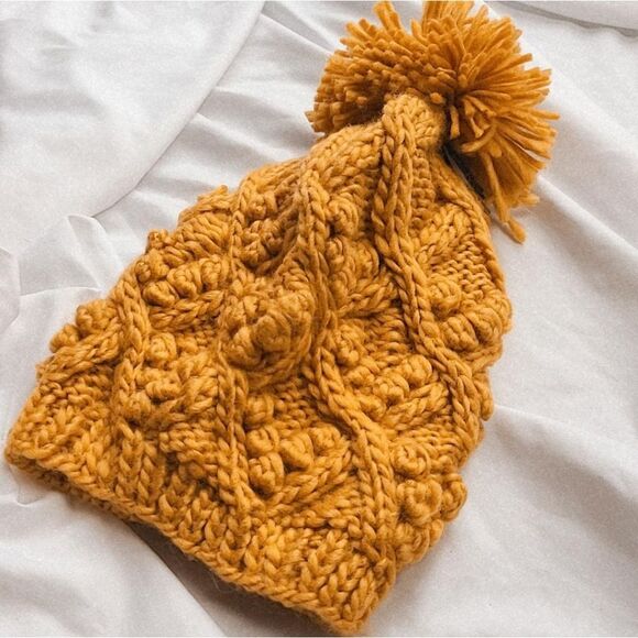 🆕️Holiday Collection//Yellow beanie - Picture 1 of 2